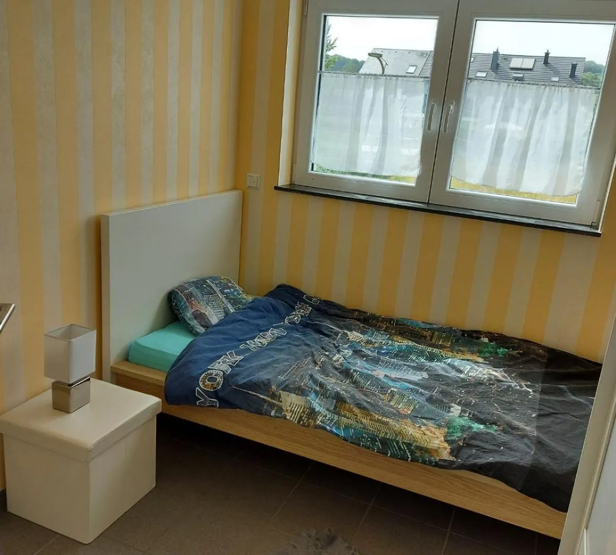 Lovely Bedroom With Single Bed Vichten